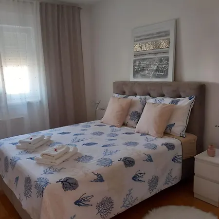 Vacation In - Mirna アパート ザダル