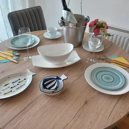 アパート Vacation In - Mirna ザダル