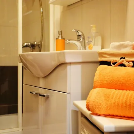 Vacation In - Mirna * ザダル