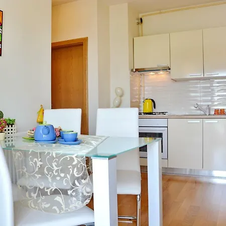 Apartmán Vacation In - Mirna *