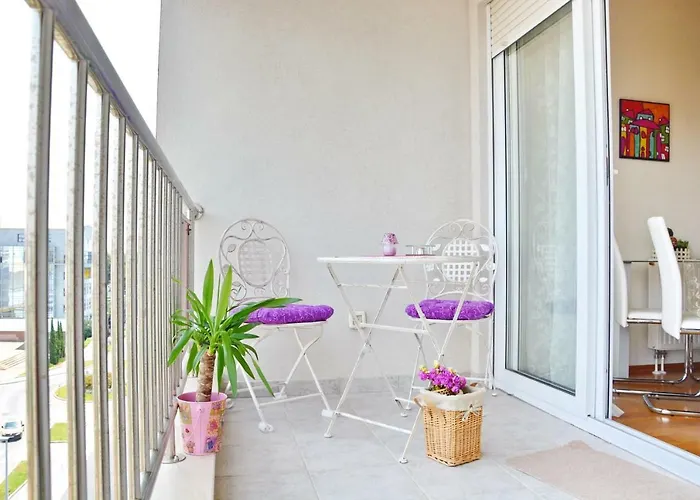 Vacation In - Mirna Apartament